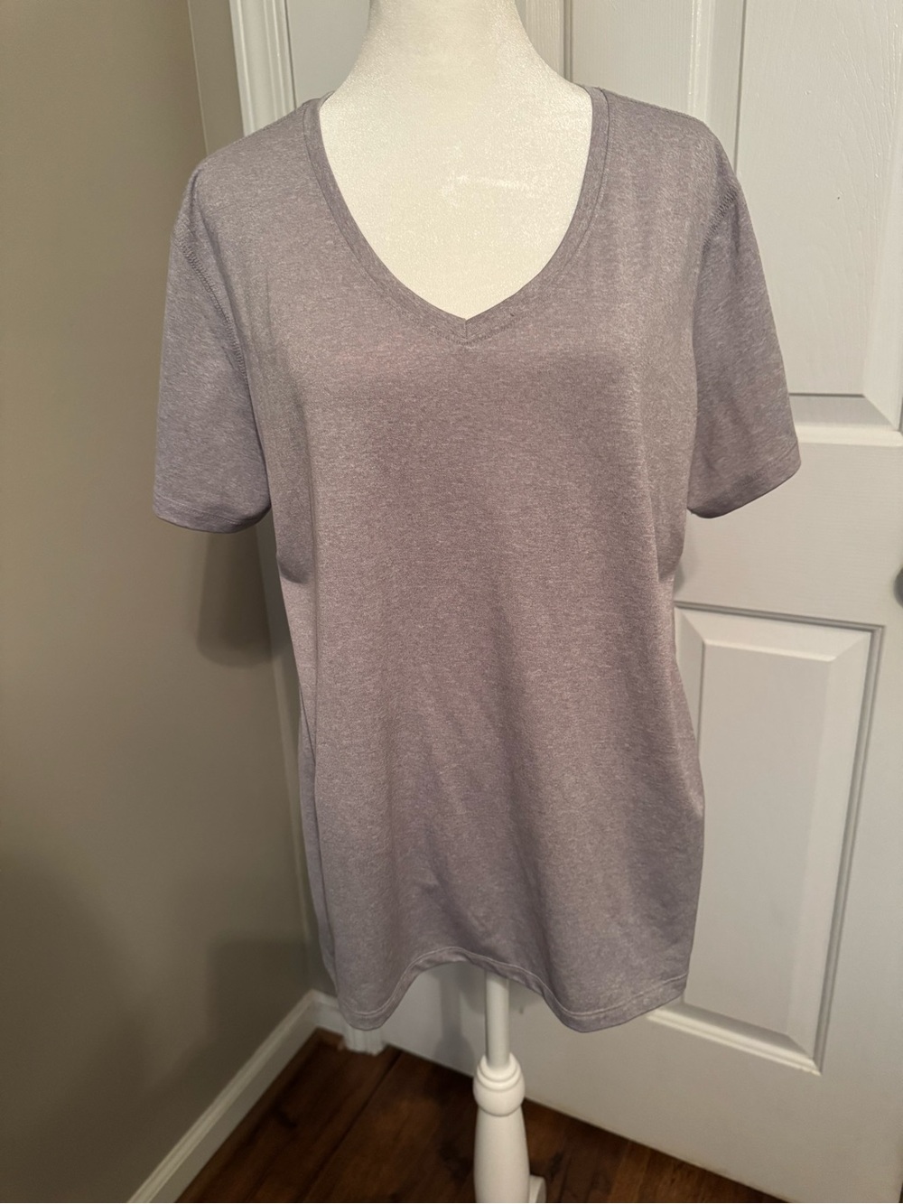 Athletic Works Heathered Gray V-Neck Short Sleeve Tee
